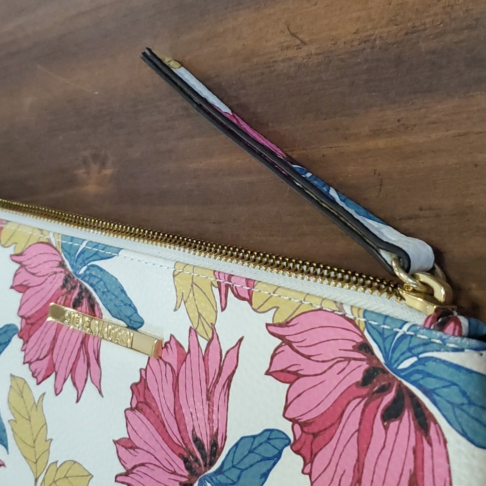 NWOT LARGE CLUTCH - Picture 4 of 4